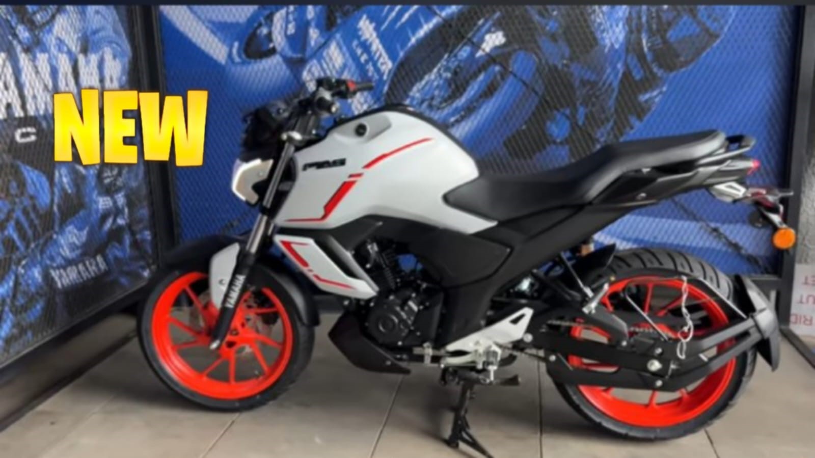 Yamaha FZ-S Fi Hybrid मैं आपको मिलता है 149cc एयर कुल्ड इंजन के साथ 12.2bhp की पावर के साथ 13.3Nm का टार्क जनरेट करता है|