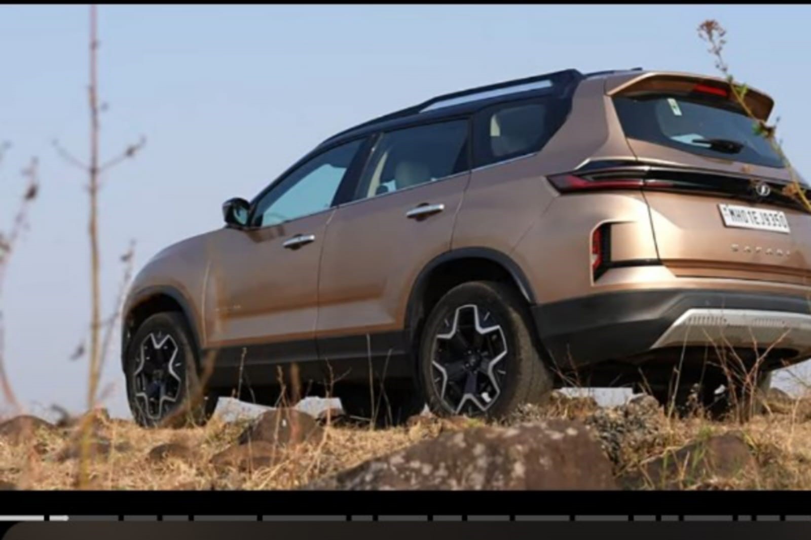 Tata Safari Review: 15 लाख में प्रीमियम लुक SUV!