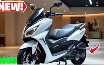 Yamaha NMax 125 Tech Max: में 7.1 लीटर का फ्यूल टैंक ईंधन दिया हुआ है | कंपनी के अनुसार यह स्कूटर 40 से 45 kmpl का माइलेज दे सकता है | और आपको बताते चले कि अगर आप एक बार फिर टैंक को फुल कर लेते हैं