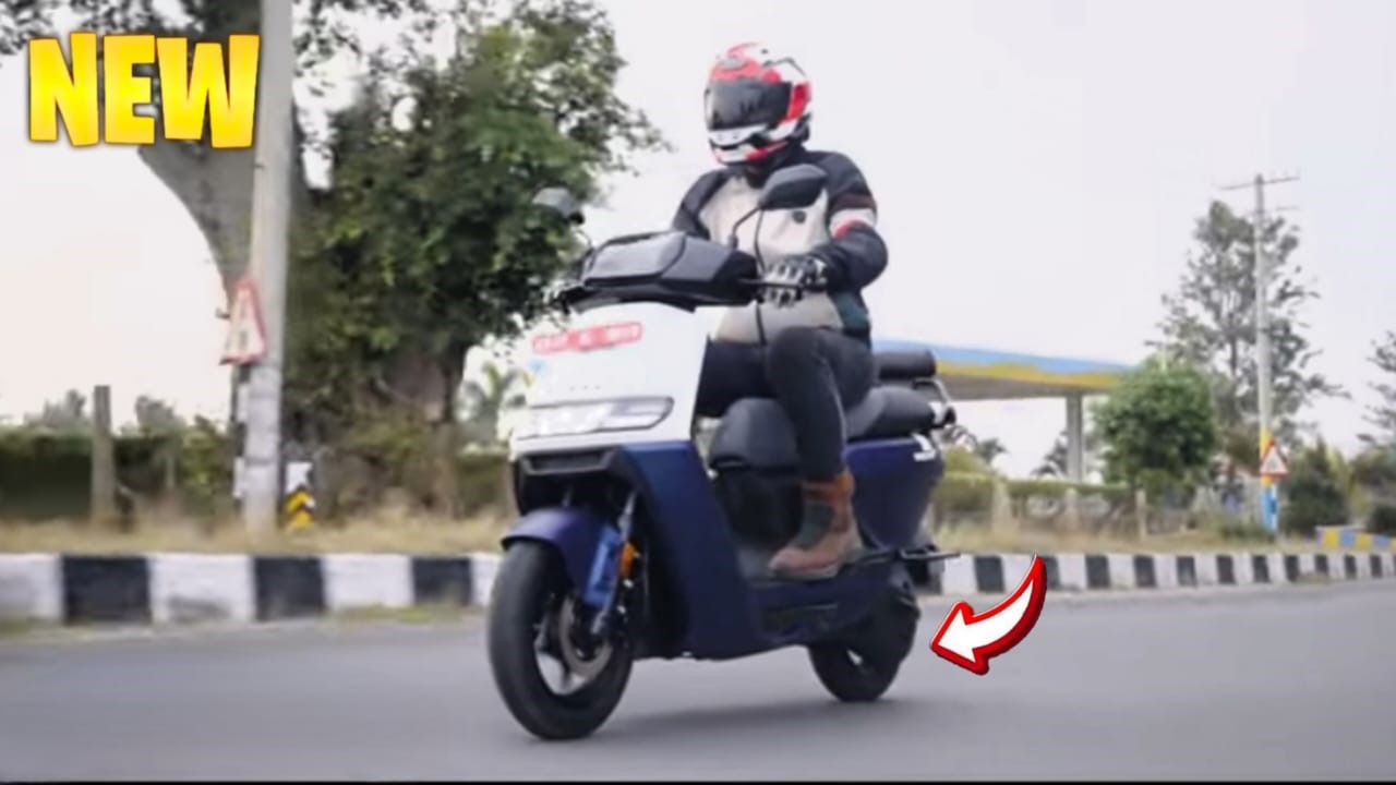 Ather Rizta Plus: का डिजाइन पारंपरिक स्कूटर के ही जैसा किया गया है। 