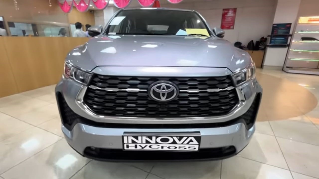 Toyota Innova Hybrid: 